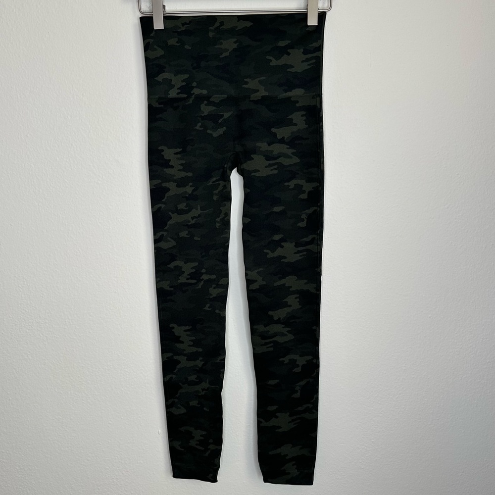 Spanx Look at Me Now Seamless Leggings Green Camo High Rise Size Medium